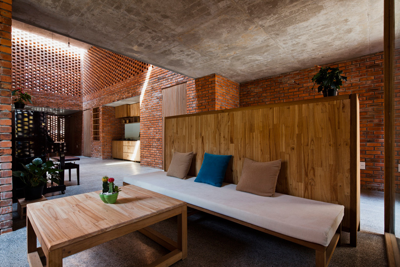 tropical-space-brick-termitary-house-da-nang-city-vietnam-designboom-02