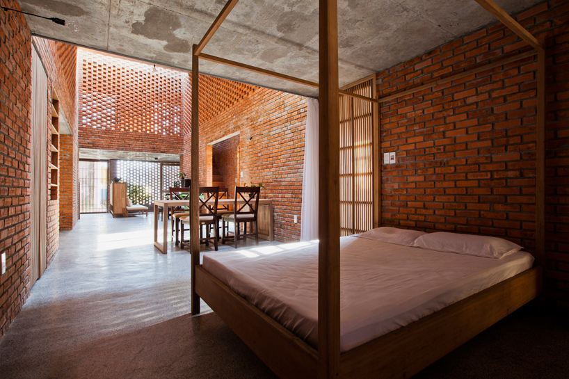 tropical-space-brick-termitary-house-da-nang-city-vietnam-designboom-05