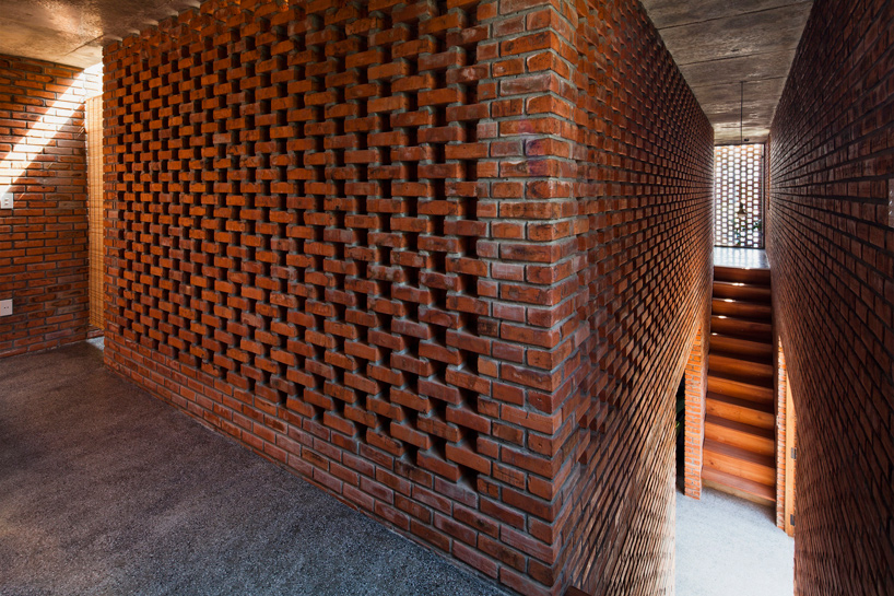 tropical-space-brick-termitary-house-da-nang-city-vietnam-designboom-08