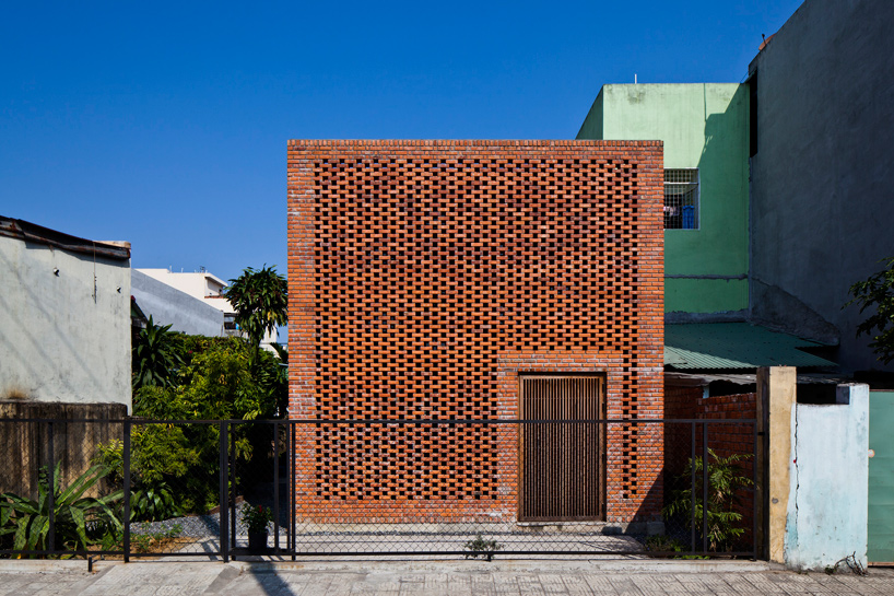 tropical-space-brick-termitary-house-da-nang-city-vietnam-designboom-10