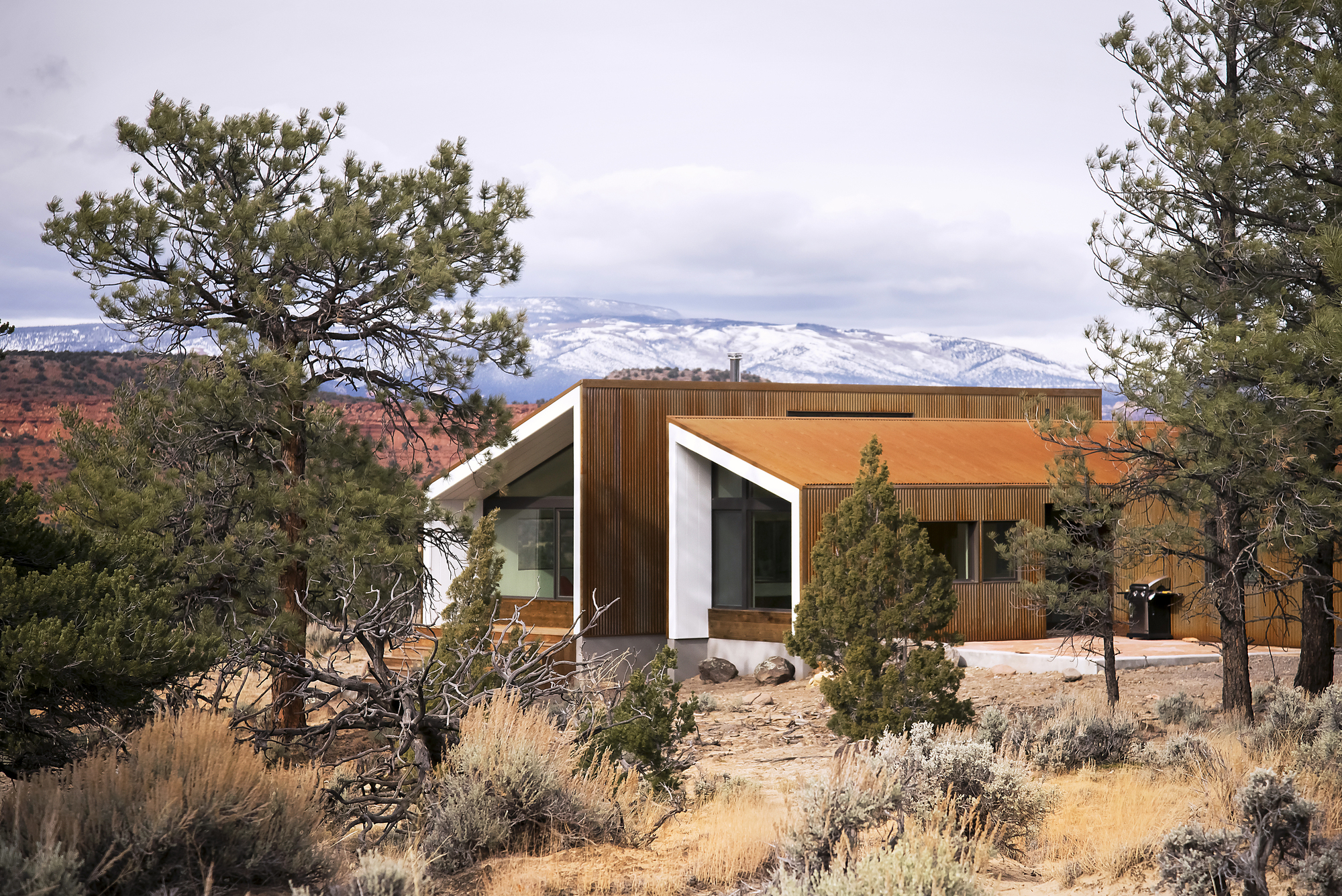 Corrugated Corten steel panels makeup the roof of this home in a remote desert location. 