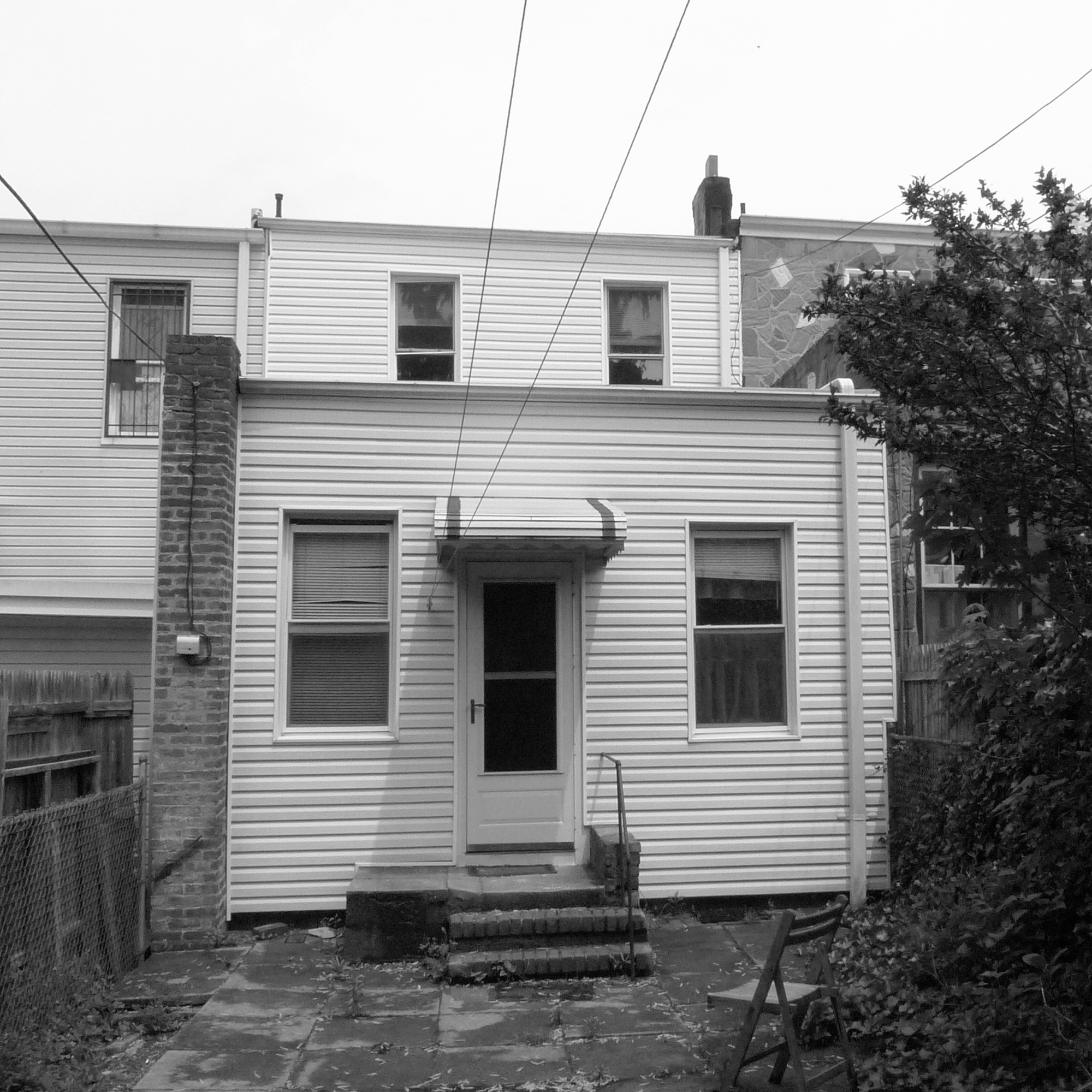 54f79625e58ecee84d0001c1_brooklyn-row-house-office-of-architecture_02_before_facade