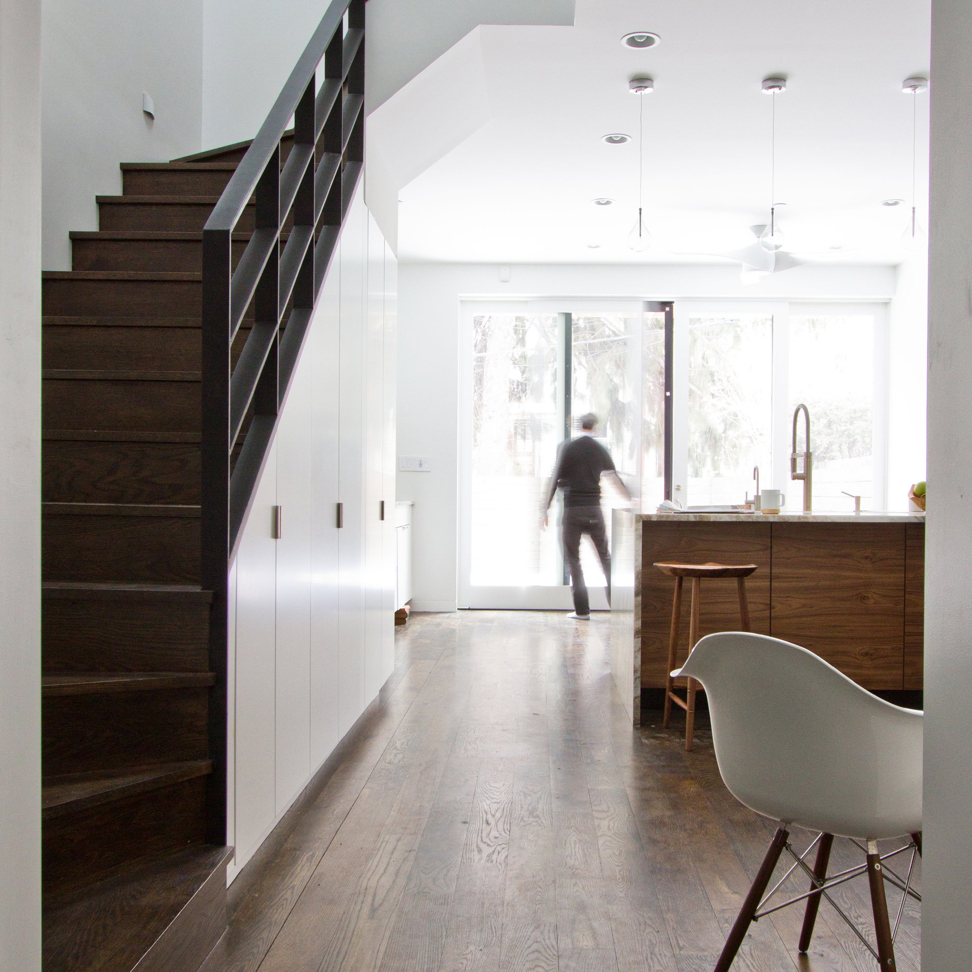 54f79678e58ecee84d0001c3_brooklyn-row-house-office-of-architecture_05_after_livingspace