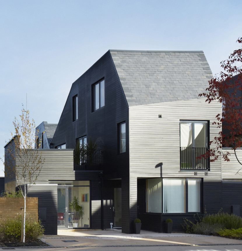 Alison-Brooks-Architects-_-Newhall-Be-_-Harlow-Essex-_-Courtyard-House-Front-2-830x862