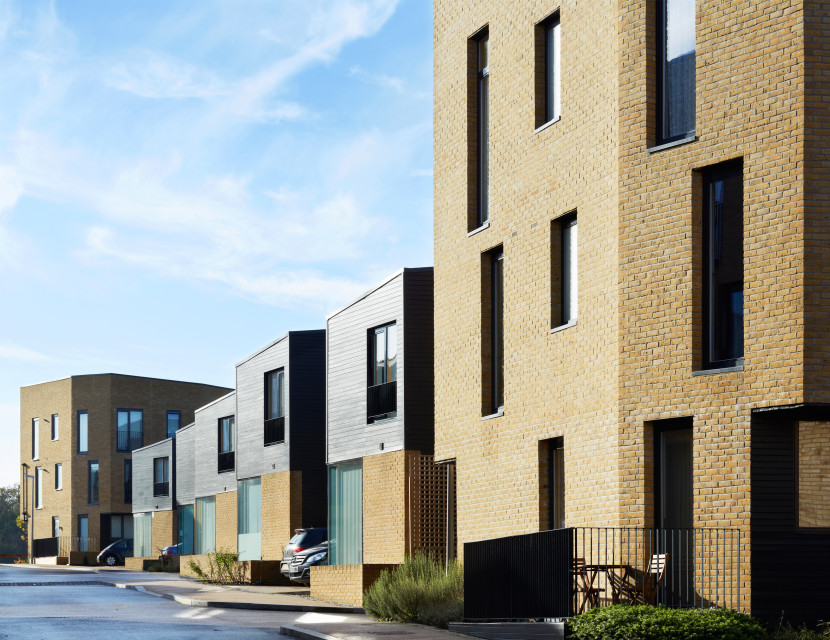 Alison-Brooks-Architects-_-Newhall-Be-_-Harlow-Essex-_-Photo-Rear-Facades-830x640