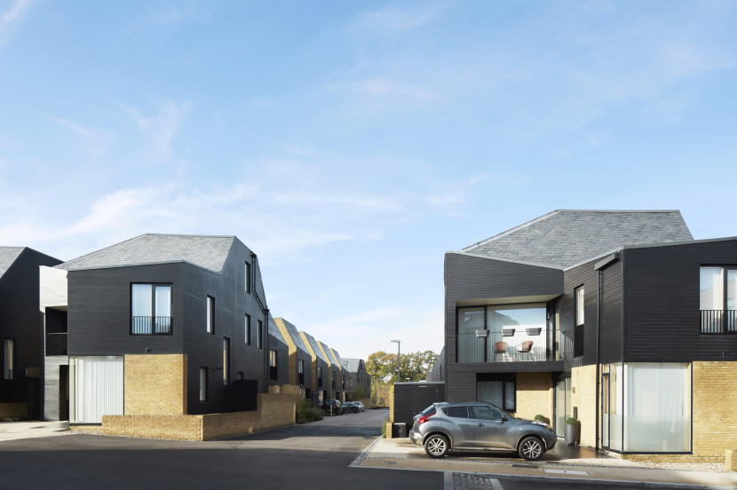 Alison-Brooks-Architects-_-Newhall-Be-_-Harlow-Essex-_-Photo-Villas-Street-830x552