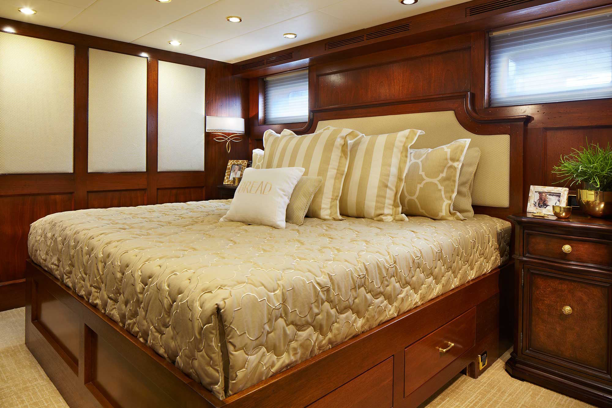 bread-yacht-interior-11-stateroom