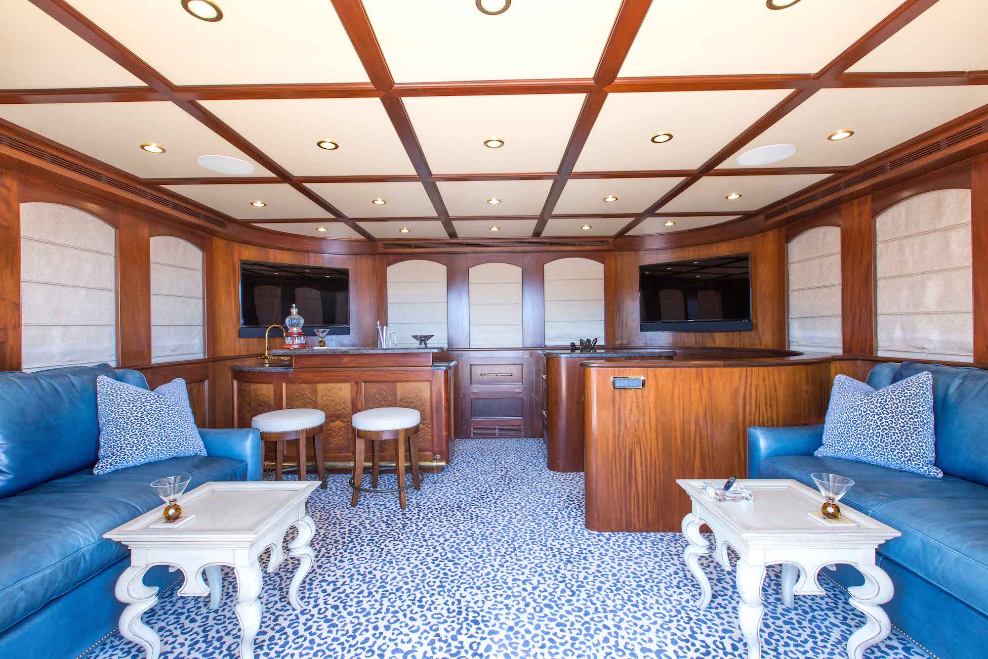 bread-yacht-interior-12-salon