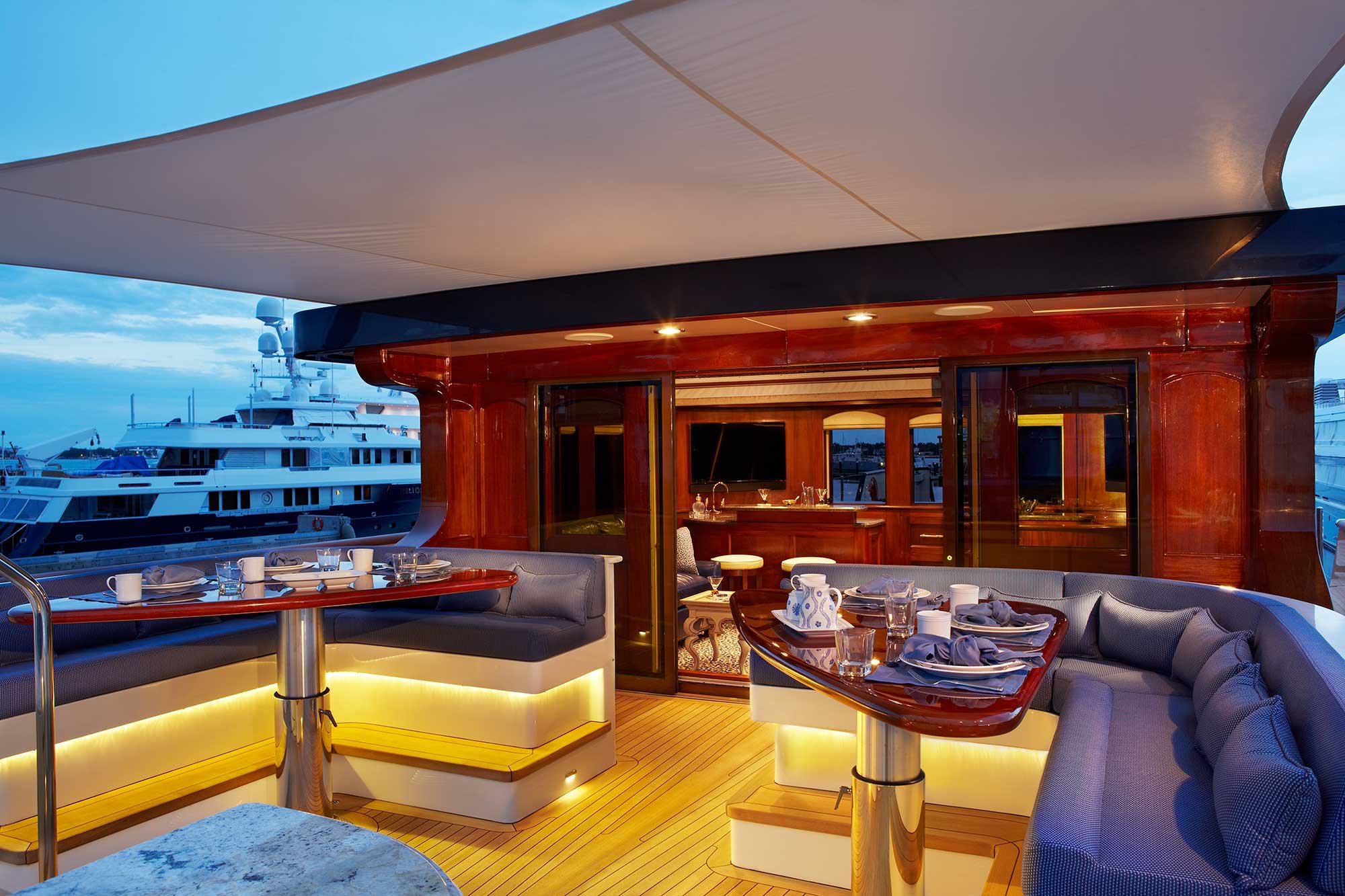 bread-yacht-interior-14-deck