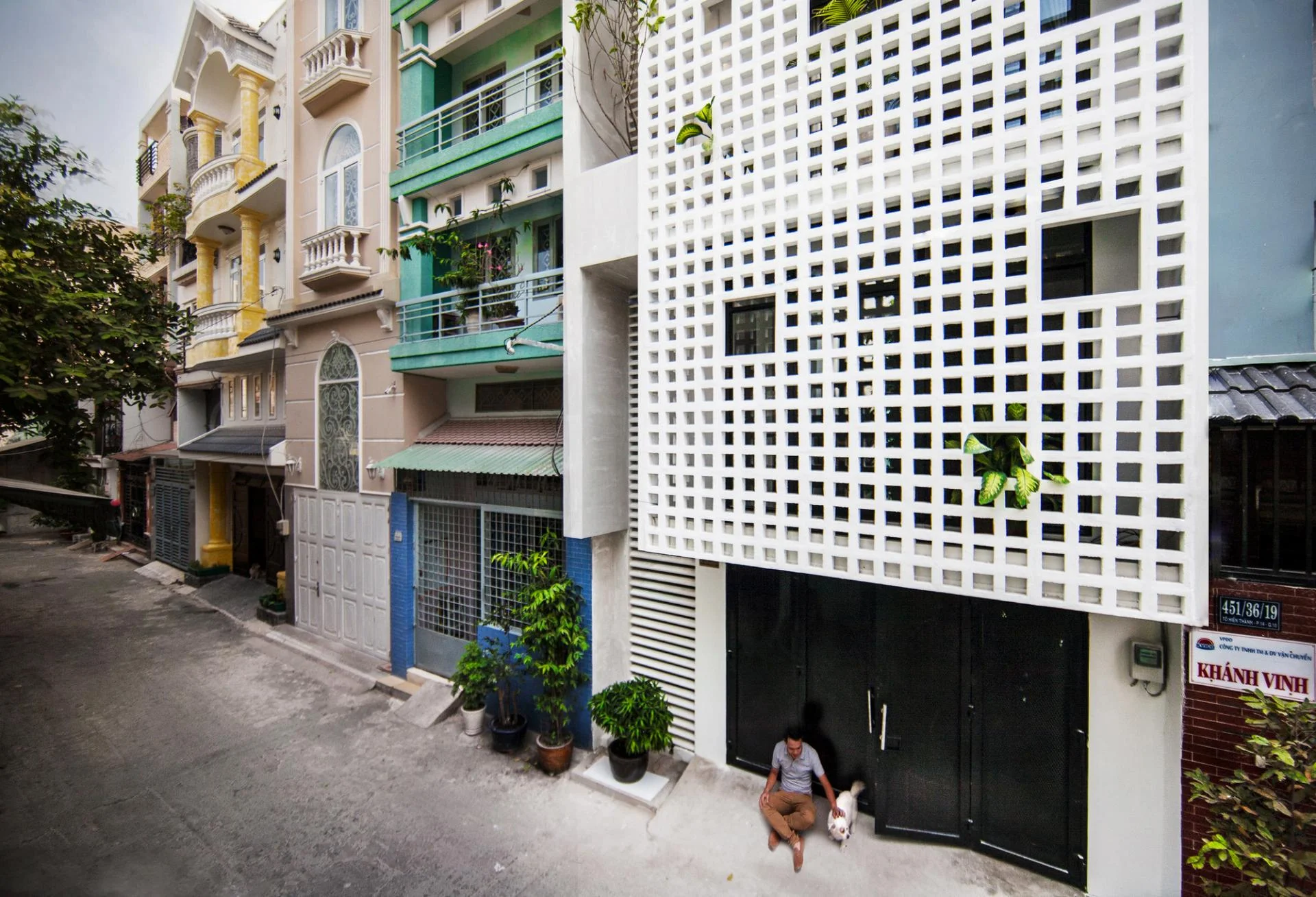 The Q10 House in Vietnam by Studio8