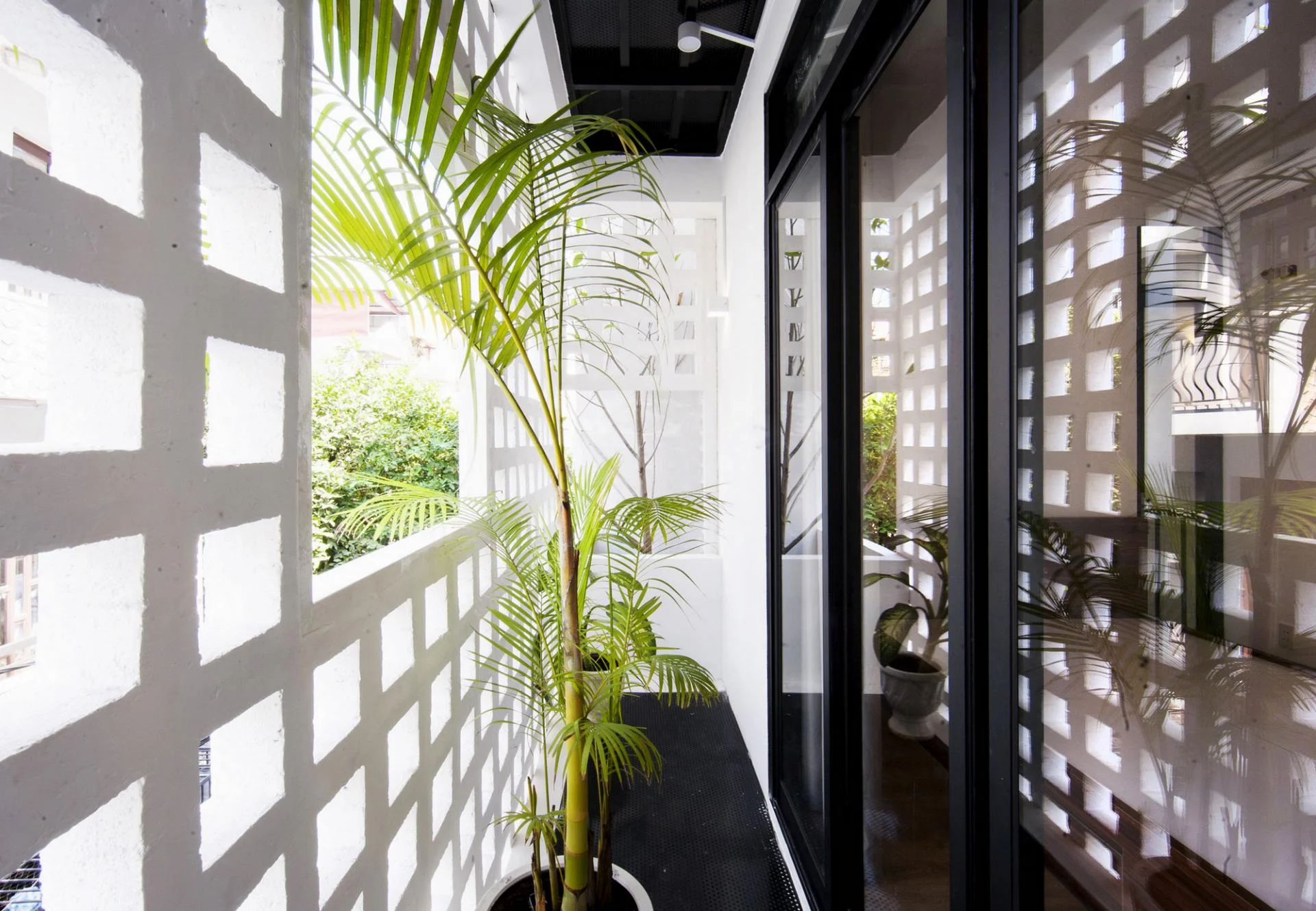 The Q10 House in Vietnam by Studio8