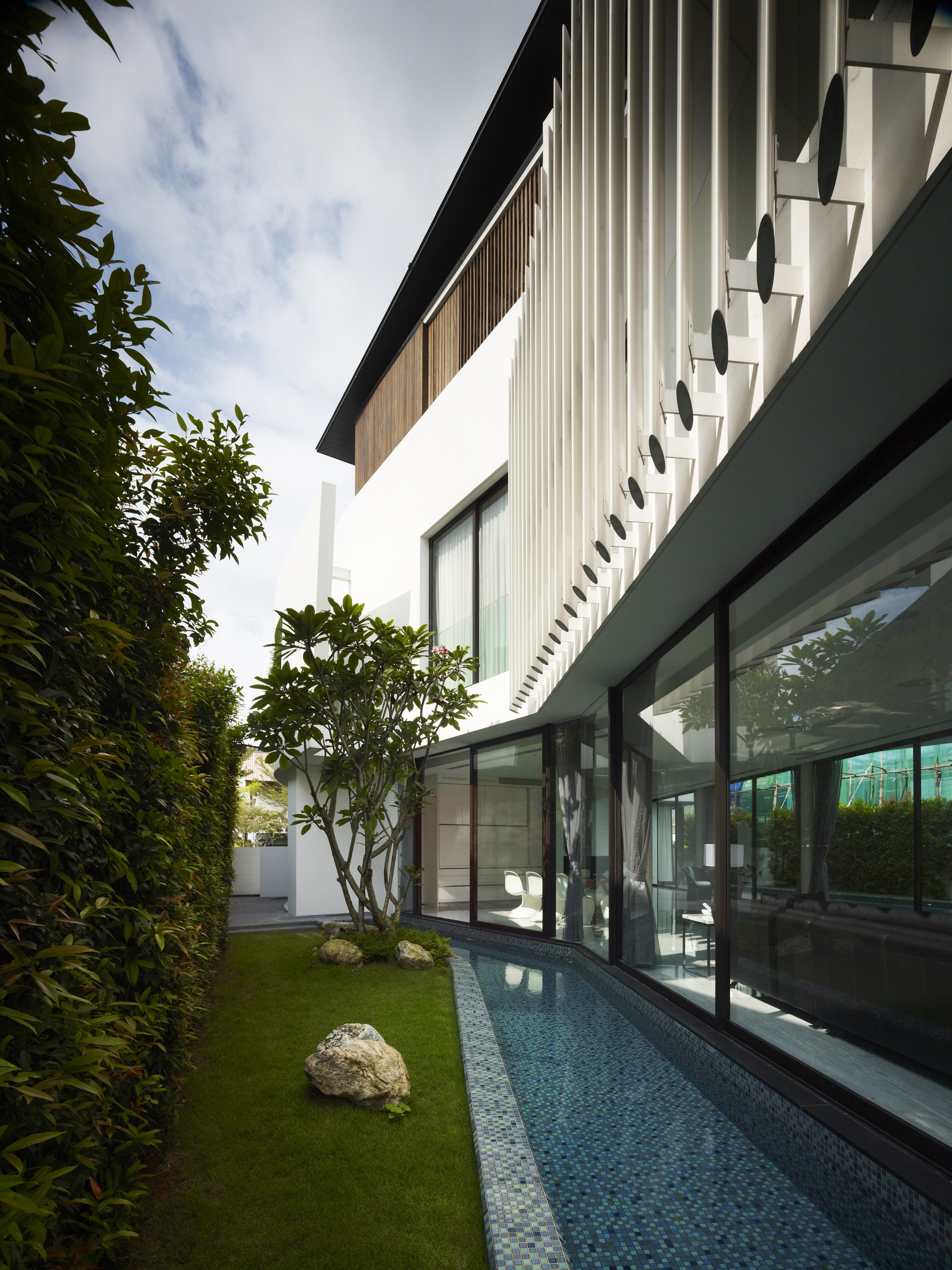 Cove Grove Residence in Singapore Aamer Architects