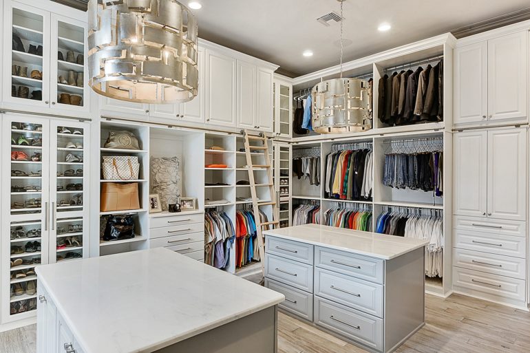 Room Closet Design: Treat Those Clothes, Bags and Shoes with Style ...