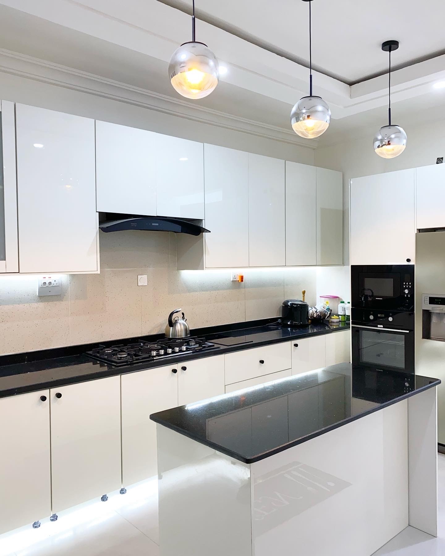 A Modern White Kitchen Design And Build