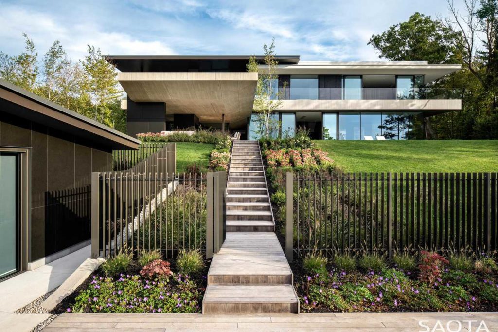 Summer-house-at-Lake-Huron-Bank-designed-by-SAOTA
