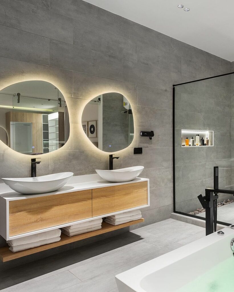 Double sink vanity in 4 bedroom Townhouse by Relle Diamond Properties