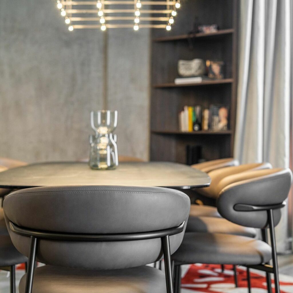 Dining seats in Avant-Garde Living Room By ISD Studio