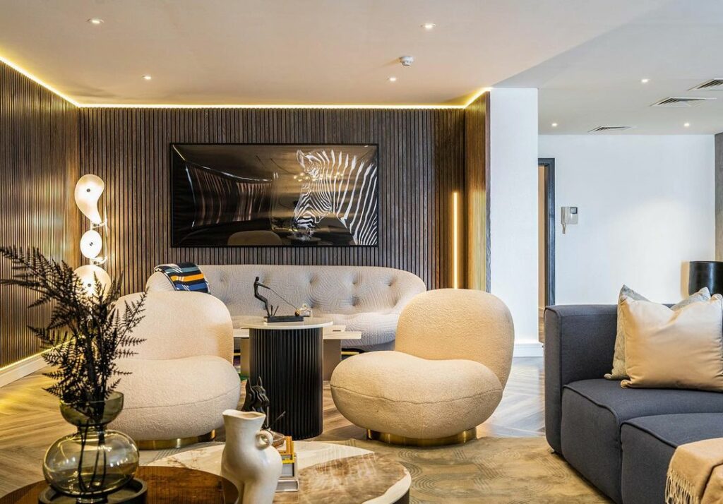 Boucle seats in Avant-Garde Living Room By ISD Studio