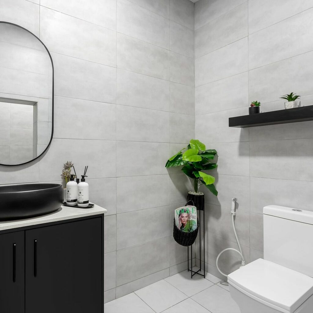 Grey and Black bathroom by Icora Home