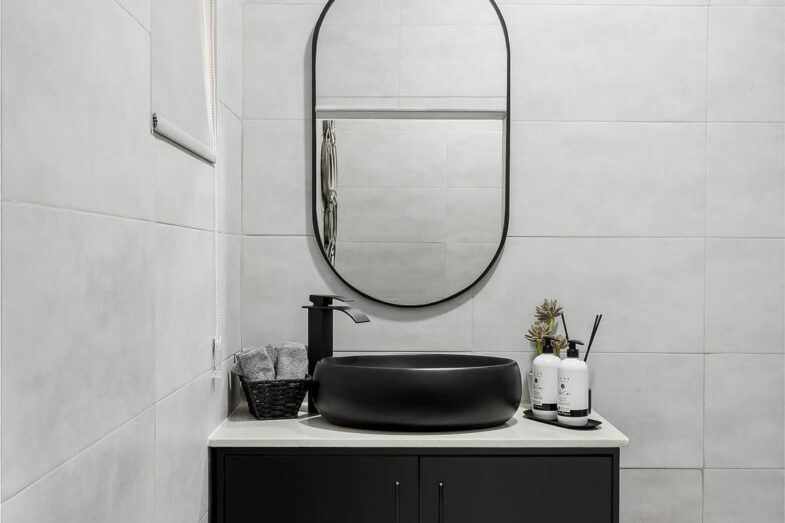 Sink area in Grey and Black bathroom by Icora Home