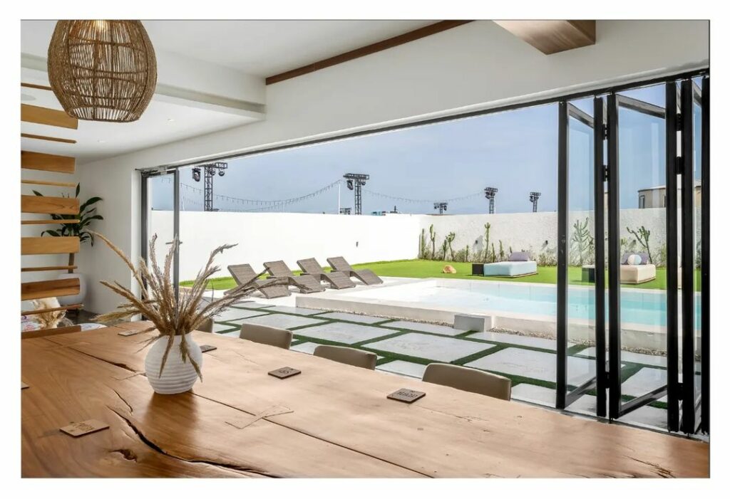 indoor/outdoor space in Mera Mera Lagos, a luxury Beach House Lagos