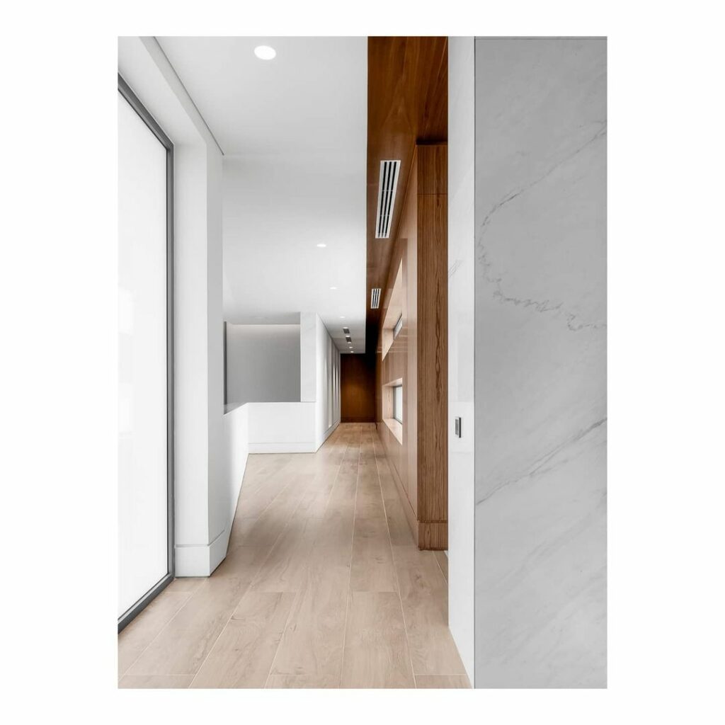 Corridor in  minimalist home in Lagos By Idlewoods Limited