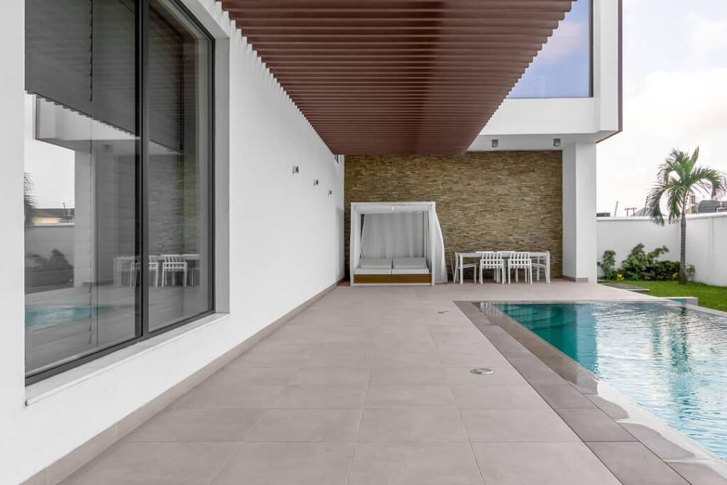 Pool area in Minimal home By Idlewoods Limited