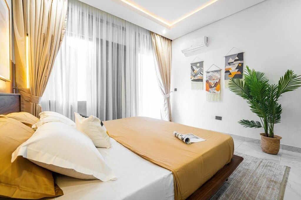 Contemporary Bedroom Design By Spazio Ideale 