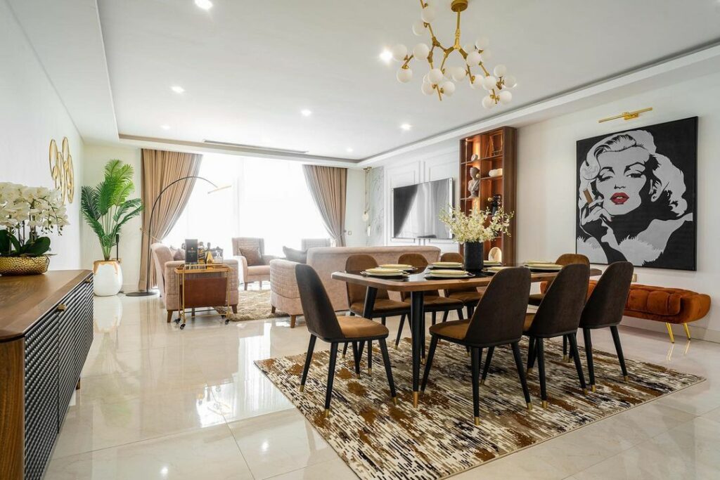 Dining area in Luxurious Living Room By Maison Consulting