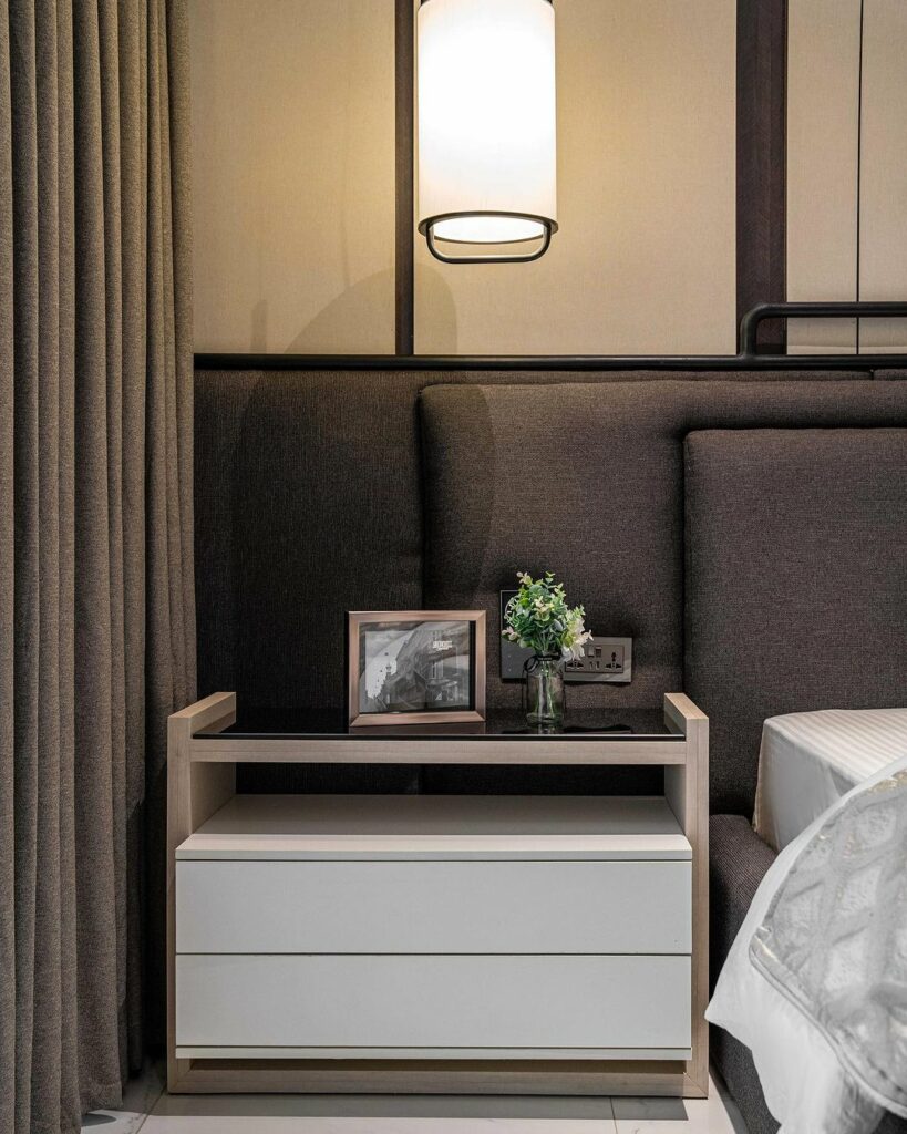 Drop down bedside lamp over a
wide night stand.