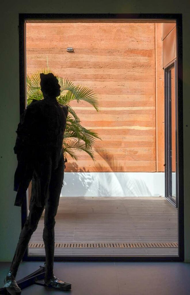 Silhouette of sculpture in Senegalese home designed by ID+EA.