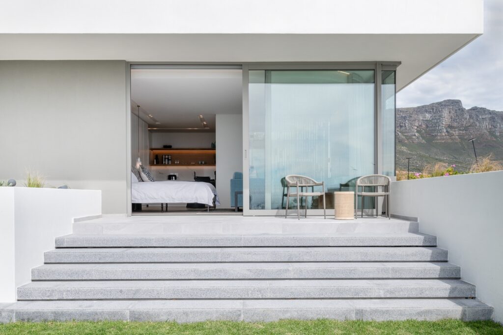 Showing visual continuity from indoors to outdoors in Riva One.