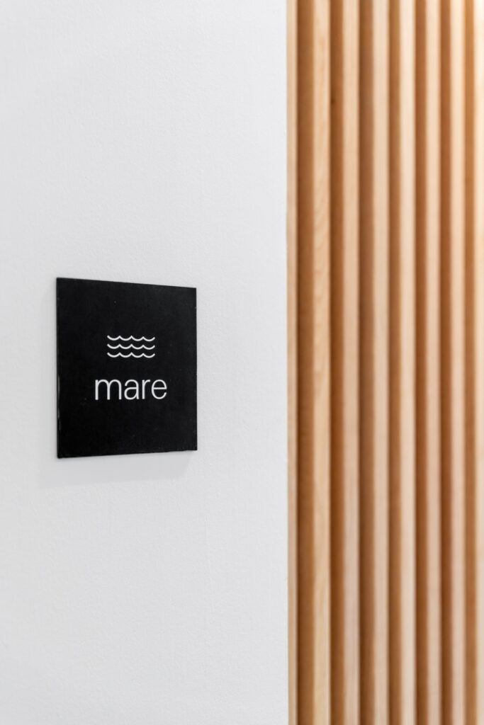 Black signage saying: Mare