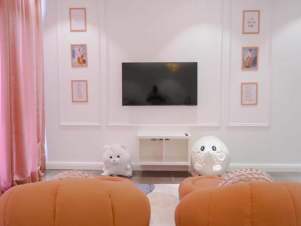Minimal modern tv wall in children's bedroom.