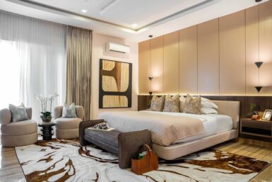 8 bedrooms with sitting areas