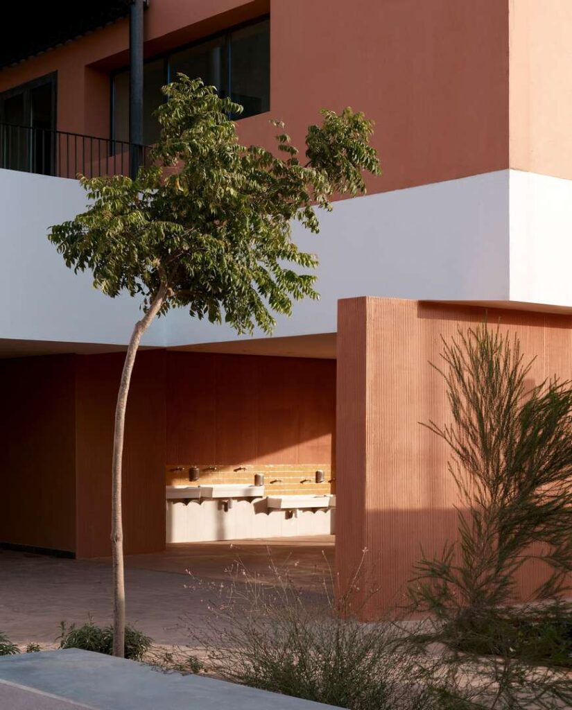 Exterior image of Jacques Majorelle School by Zarchitecture Studio.