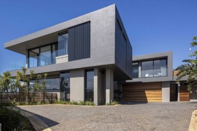 Modern Home in Tahari Coastal Estate By Metropole Architects.